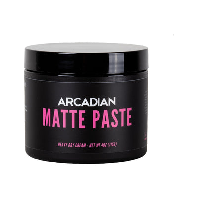 Arcadian Matte Paste - vooraanzicht zwarte pot met roze letters en deksel