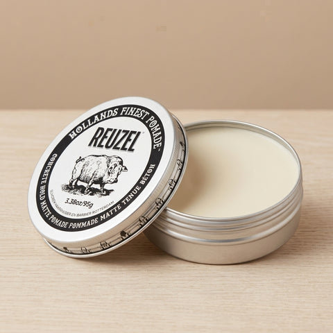 Reuzel Concrete Hold Matte Pomade - open potje met inhoud