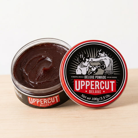 Uppercut Deluxe Pomade - open potje met inhoud