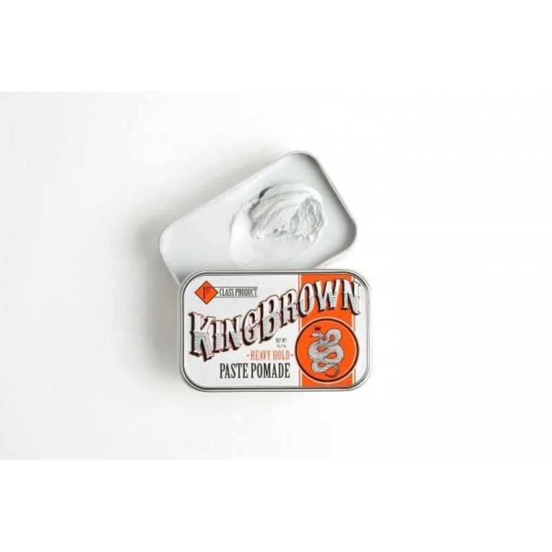 King Brown Paste Pomade - geopend blik met deksel en klodder witte pasta ernaast