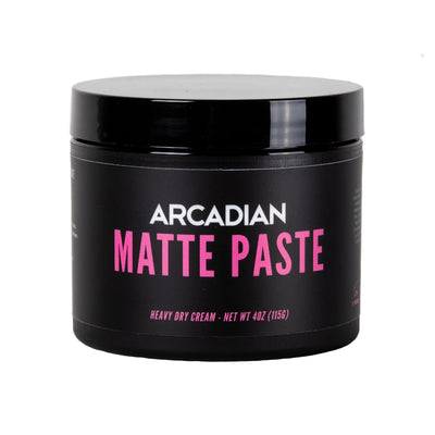 Arcadian Matte Paste - vooraanzicht zwarte pot met roze letters en deksel