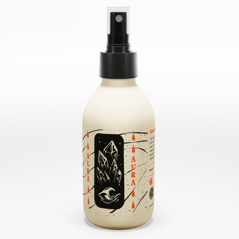 By Elementum Aura Sea Salt Spray - vooraanzicht spuitfles met kristallen-etiket op wit