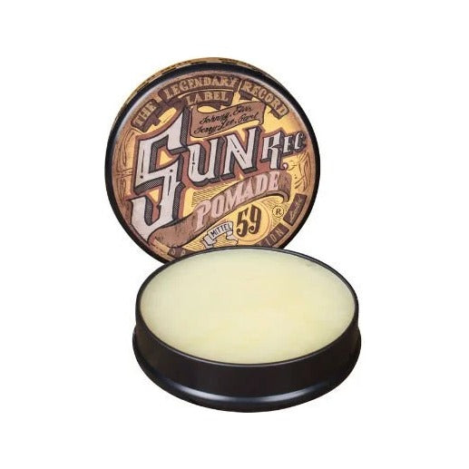 Schmiere Sun Records Pomata a base d'olio - latta aperta con texture della pomata gialla visibile