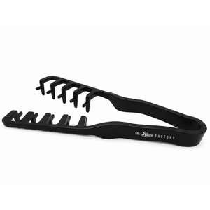 Pettine per lo styling nero The Shave Factory Magic Comb con denti larghi per dare consistenza e volume ai capelli.